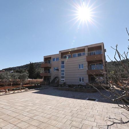 Apartment Dora Преко Екстериор снимка