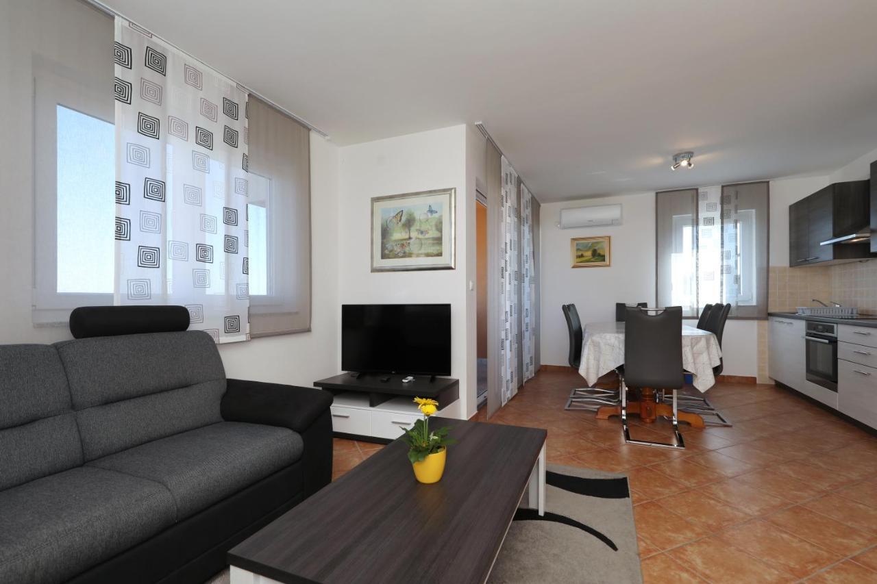 Apartment Dora Преко Екстериор снимка