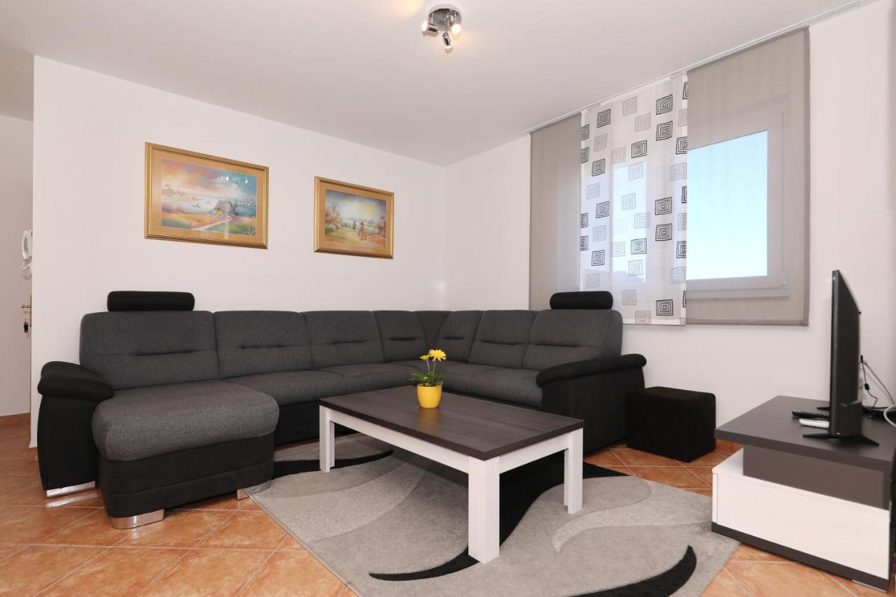 Apartment Dora Преко Екстериор снимка