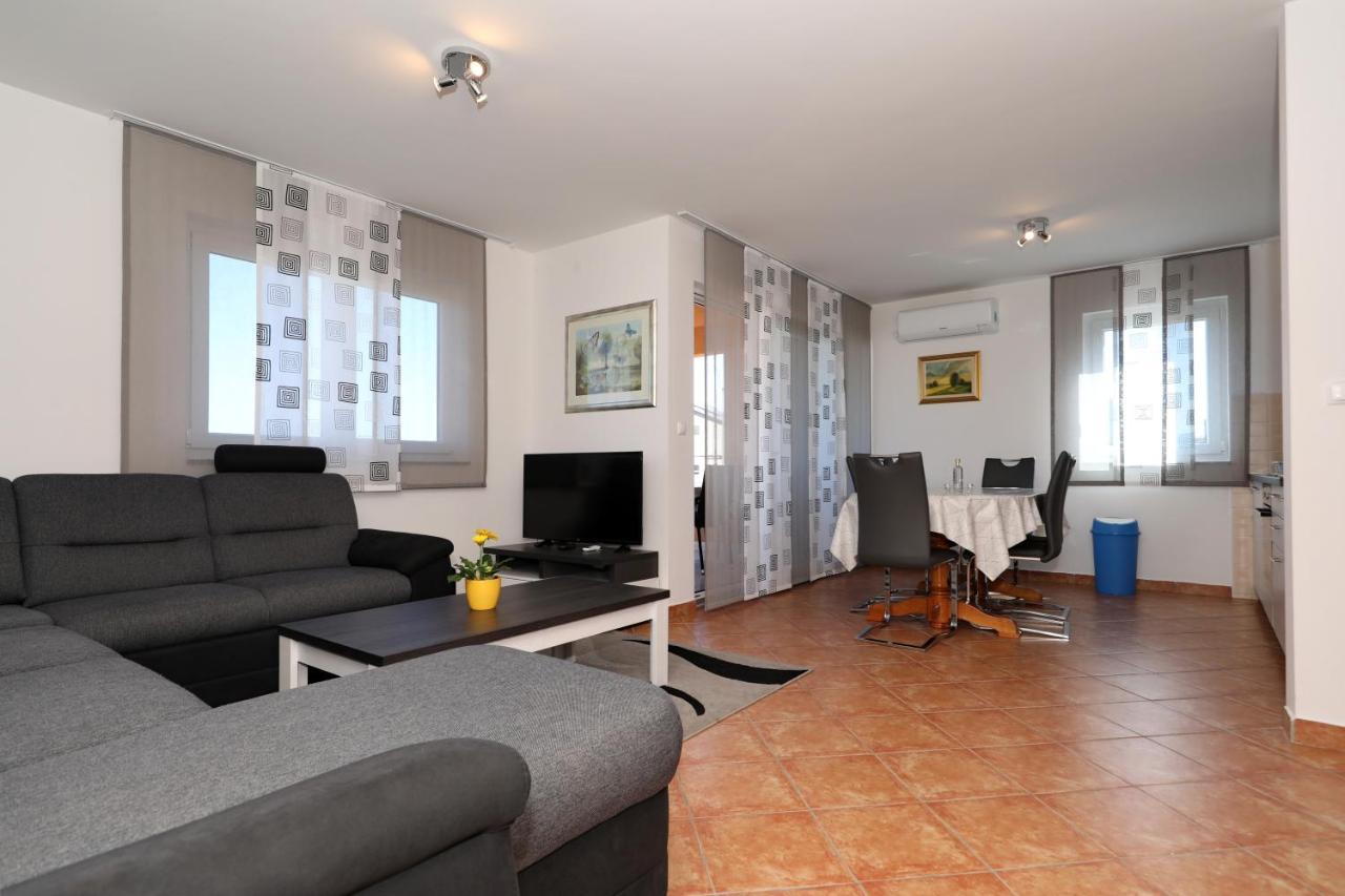 Apartment Dora Преко Екстериор снимка