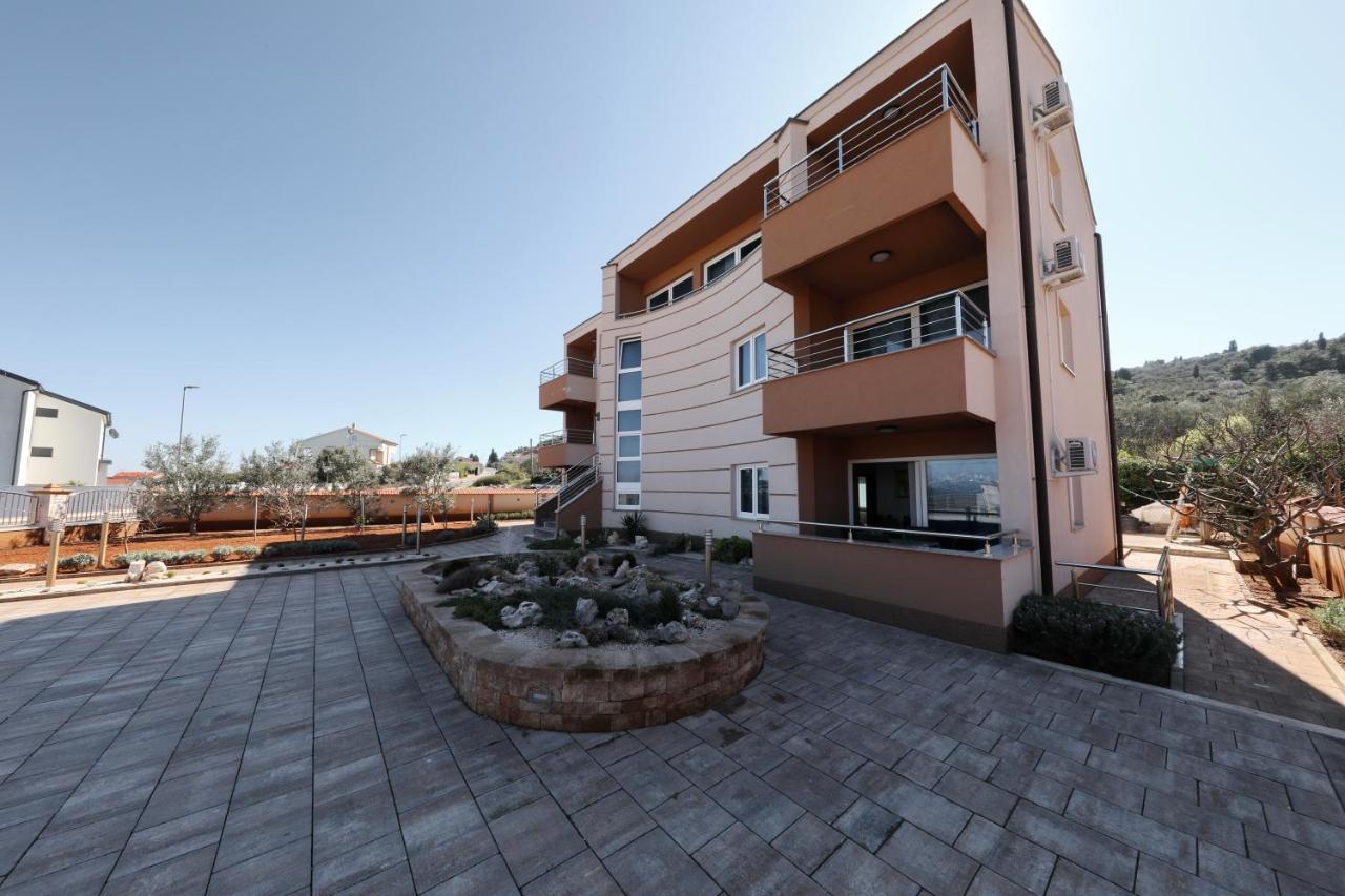 Apartment Dora Преко Екстериор снимка