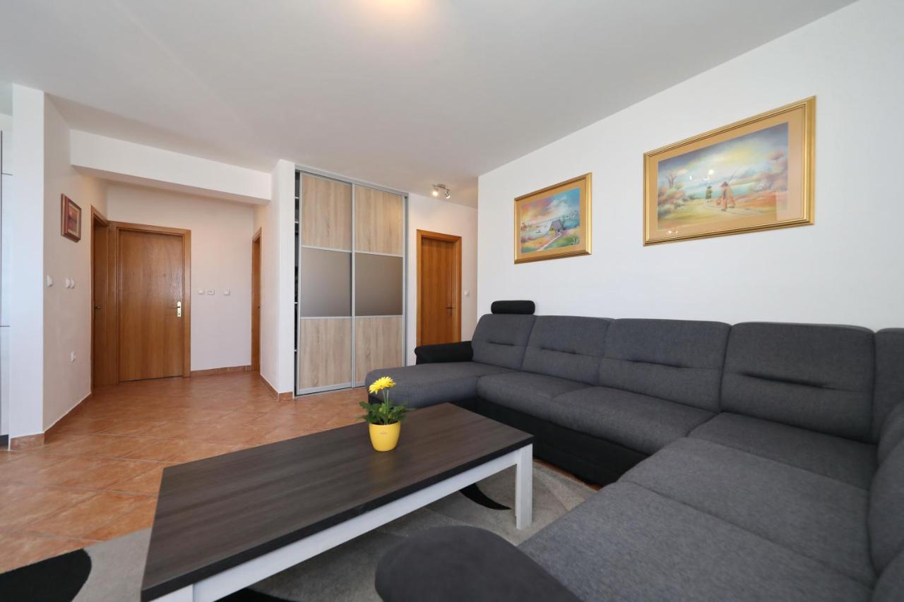Apartment Dora Преко Екстериор снимка
