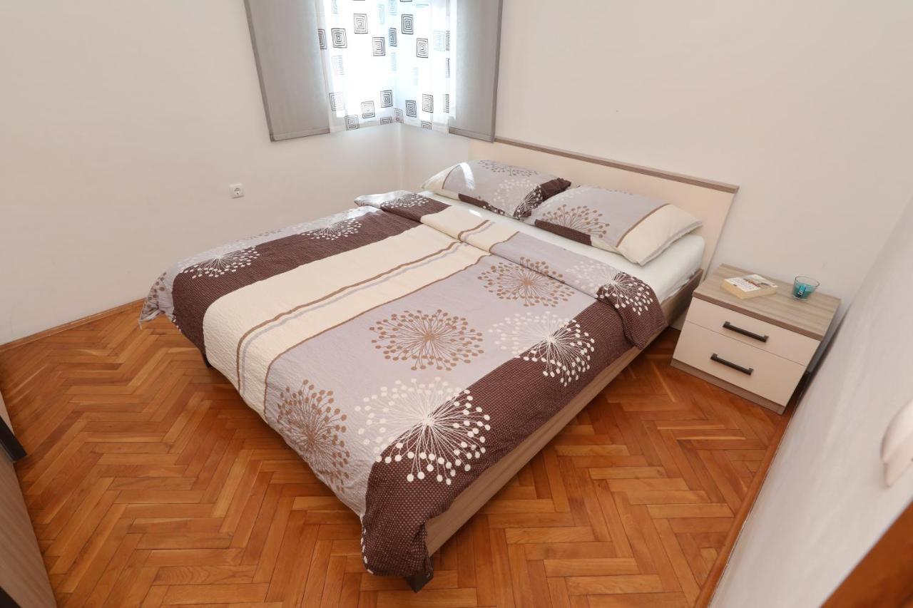 Apartment Dora Преко Екстериор снимка