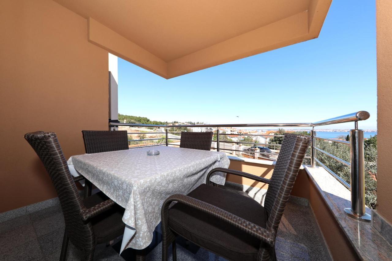 Apartment Dora Преко Екстериор снимка