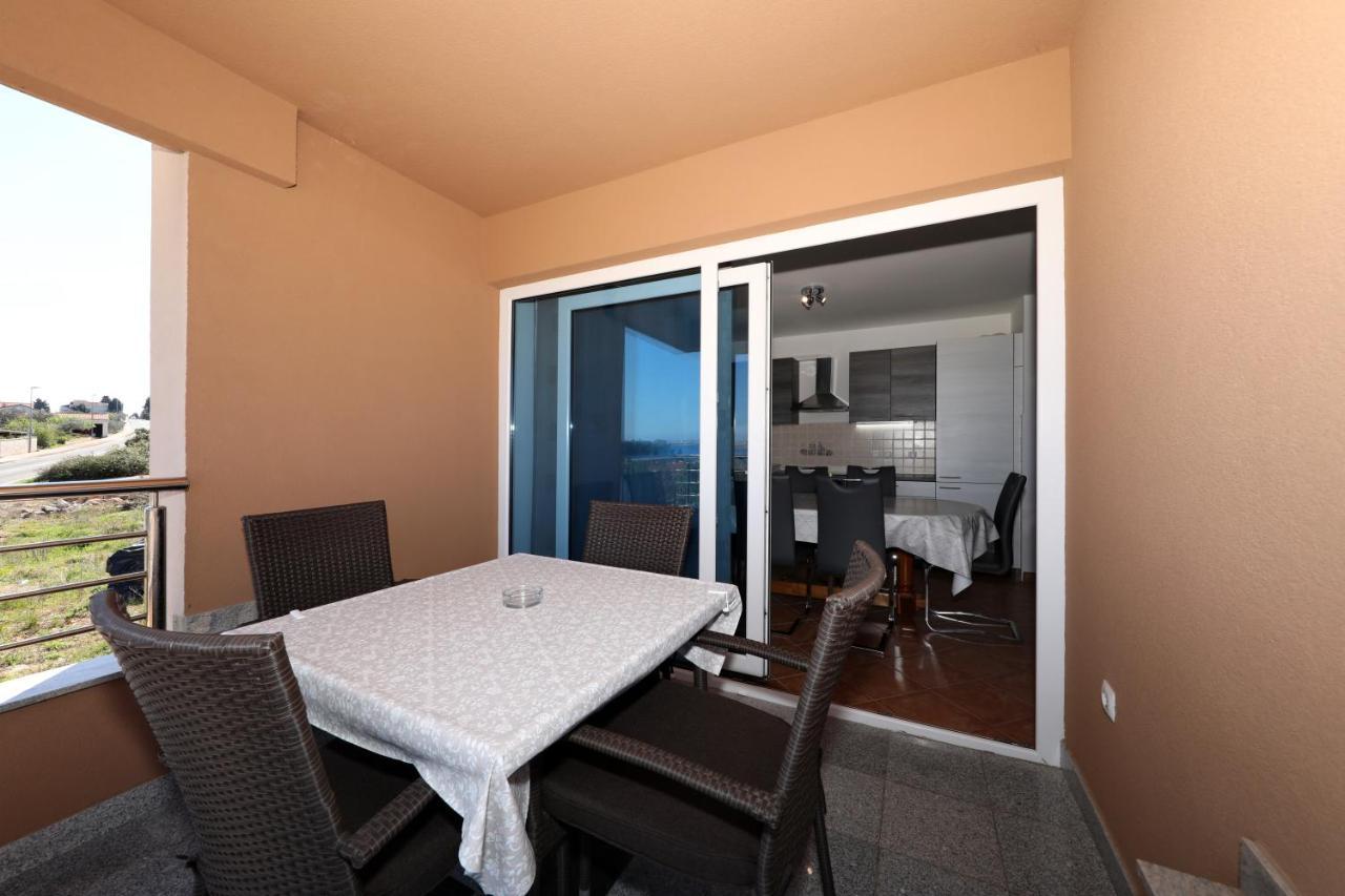Apartment Dora Преко Екстериор снимка