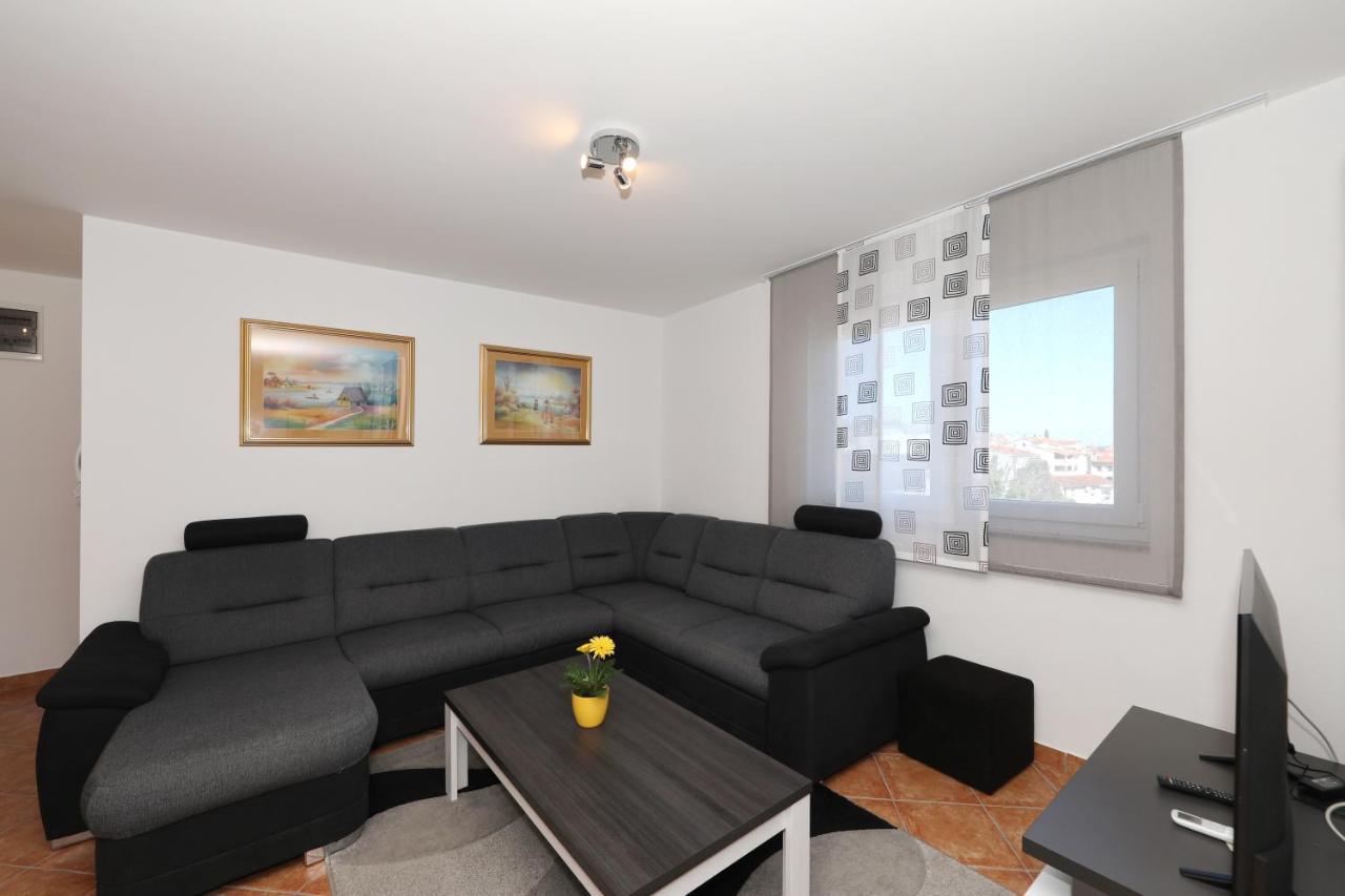 Apartment Dora Преко Екстериор снимка