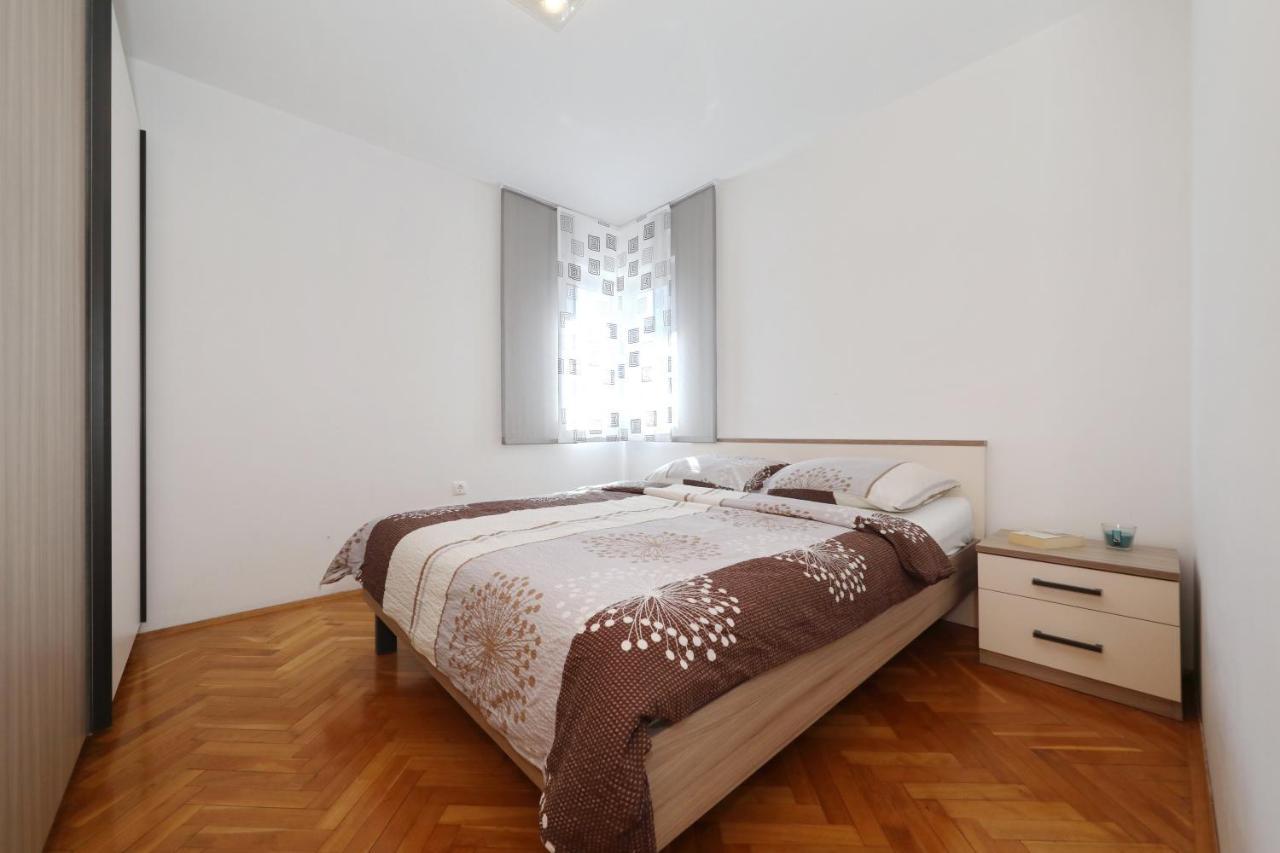 Apartment Dora Преко Екстериор снимка