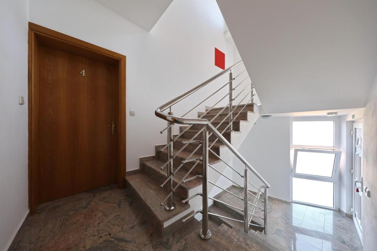 Apartment Dora Преко Екстериор снимка