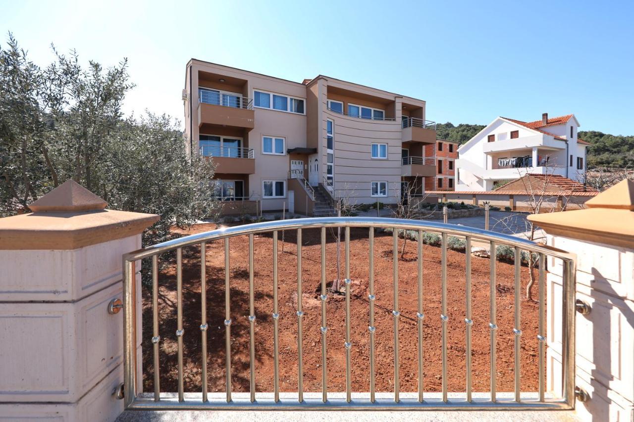 Apartment Dora Преко Екстериор снимка