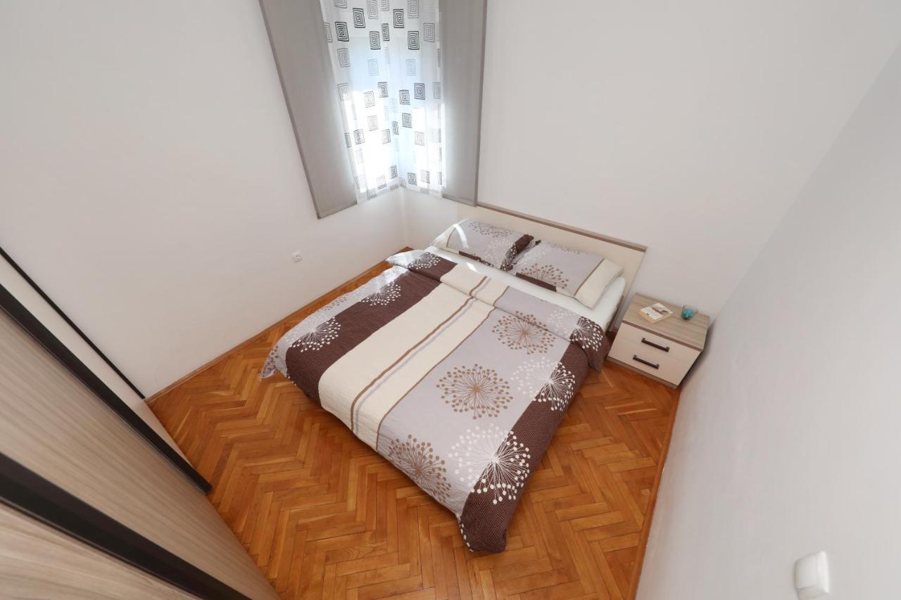 Apartment Dora Преко Екстериор снимка