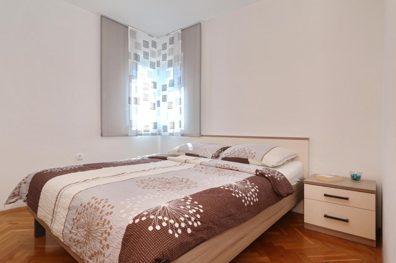 Apartment Dora Преко Екстериор снимка
