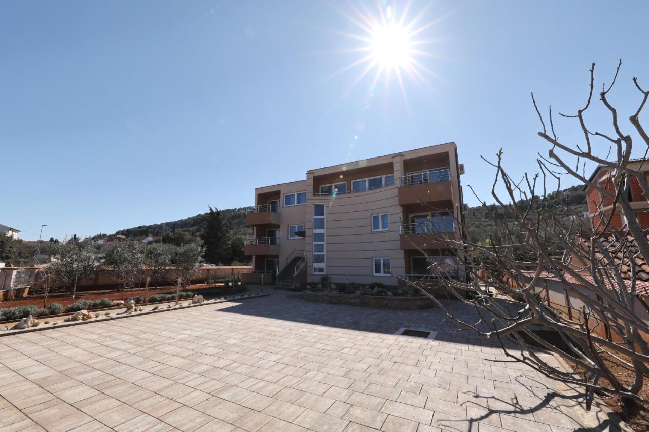 Apartment Dora Преко Екстериор снимка