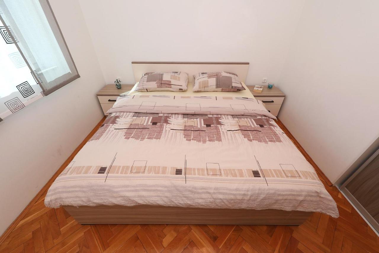 Apartment Dora Преко Екстериор снимка