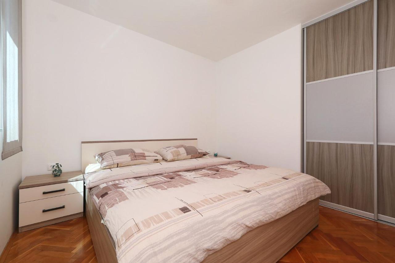 Apartment Dora Преко Екстериор снимка