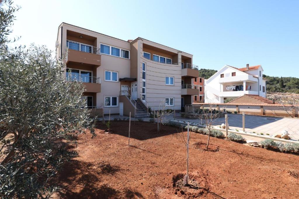 Apartment Dora Преко Екстериор снимка